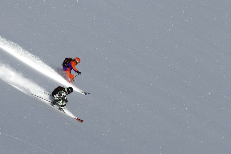 A bit of a race, heliski Riksgränsen. Photo: Carl Lundberg