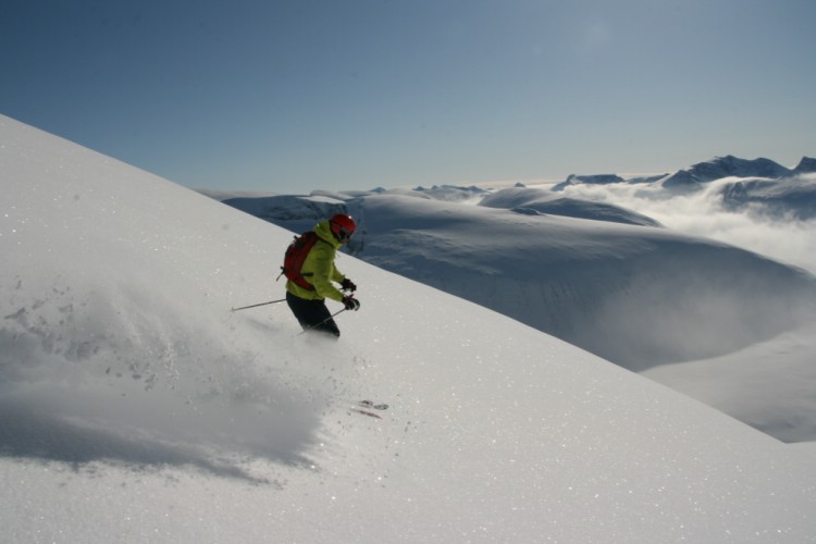 Skiing on Kåtotjocka. Heli ski Riksgränsen, Sweden 3rd of April 2009. Photo: Andreas Bengtsson