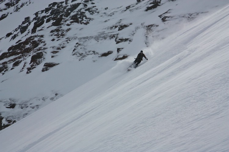 Heliski Riksgränsen, April 16 2009. Photo: Carl Lundberg 