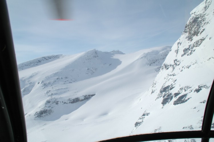 A lot of space for first tracks. Heliski Riksgränsen, April 22, 2009. Photo: Andreas Bengtsson 